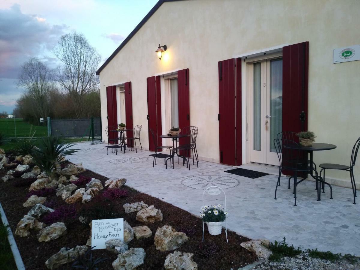 Honey Farm Bed & Breakfast *